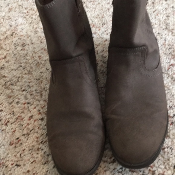 Boots - Picture 3 of 3